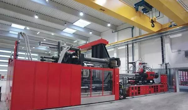 世界大的注塑模具 世界大的注塑模具