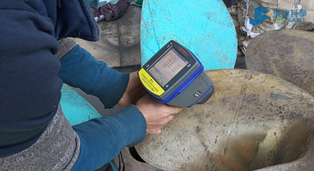 手持式X射線熒光光譜儀現(xiàn)場(chǎng).png 手持式X射線熒光光譜儀現(xiàn)場(chǎng).png